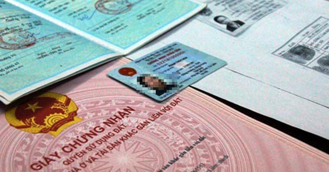 Trước băn khoăn về lộ trình thay đổi từ chứng minh nhân dân sang thẻ căn
 cước công dân, Ủy ban Thường vụ Quốc hội đề nghị quy định thời gian có 
hiệu lực của luật từ 1/1/2016, thống nhất với thời gian có hiệu lực của 
Luật Hộ tịch.