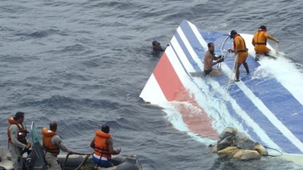 Có thể tìm máy bay rơi xuống biển bằng cách nào?