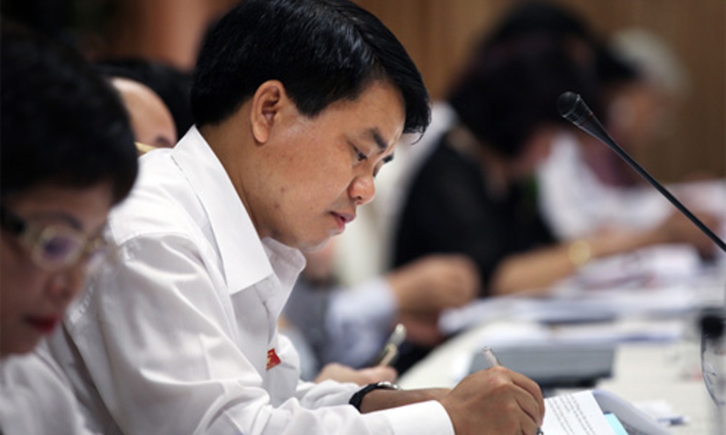 Sau lần lấy phiếu tín nhiệm thứ nhất tại Quốc hội và hội đồng nhân dân, 
nhiều ý kiến của cả đại biểu và cử tri đều đề nghị chỉ nên để hai mức 
tín nhiệm và không tín nhiệm, hoặc tín nhiệm cao và tín nhiệm thấp - Ảnh: VNN.<br>