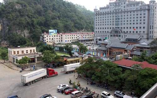 Hàng xuất khẩu qua cửa khẩu Tân Thanh.