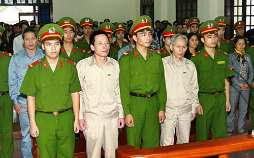 Các bị cáo bị xét xử về tội giết người nhưng chưa đạt quy định tại điều 93 Bộ luật Hình sự.