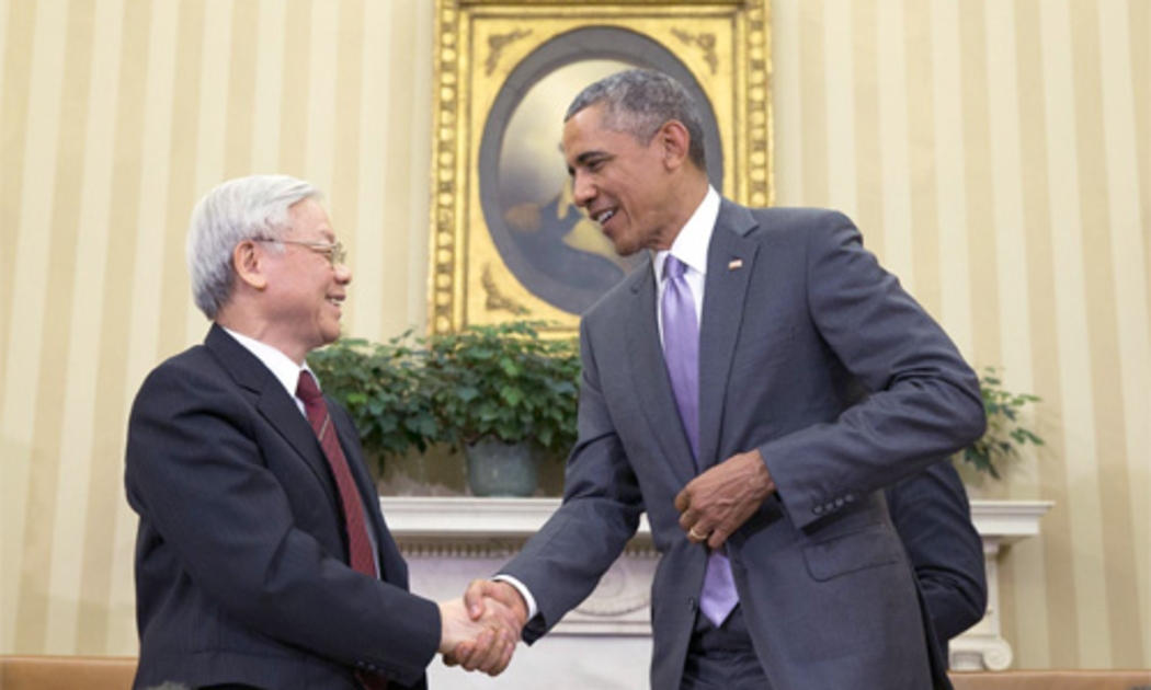 Tổng bí thư Nguyễn Phú Trọng và Tổng thống Mỹ Barack Obama trong cuộc gặp gỡ báo chí tại Nhà Trắng - Ảnh: AP.<br>