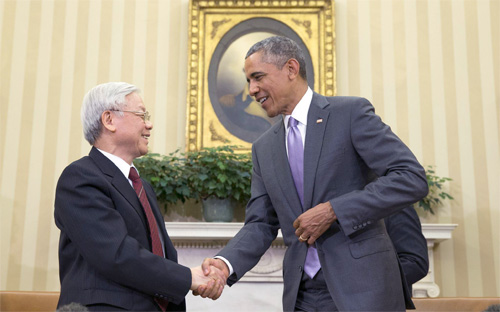 Tổng bí thư Nguyễn Phú Trọng và Tổng thống Mỹ Barack Obama trong cuộc gặp gỡ báo chí tại Nhà Trắng - Ảnh: AP.<br>