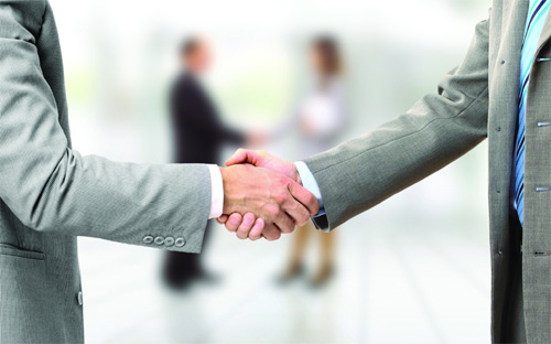 Theo Thường trực Ủy ban Kinh tế, để 
thực hiện mục tiêu nhà đầu tư có quyền tự do kinh doanh những ngành nghề
 mà pháp luật không cấm và để tạo sự minh bạch trong thực thi, đề nghị 
cơ quan soạn thảo quy định chi tiết các lĩnh vực cấm đầu tư ngay trong 
dự thảo luật.