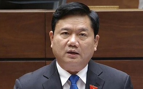 Bộ trưởng Đinh La Thăng cho biết, theo Thông tư 159 của Bộ Tài chính, các trạm thu phí phải
cách nhau 70 km, nếu không đủ 70 km thì trước khi lập trạm thu phí phải có
 sự thỏa thuận của Bộ Tài chính và UBND các địa phương. <br>