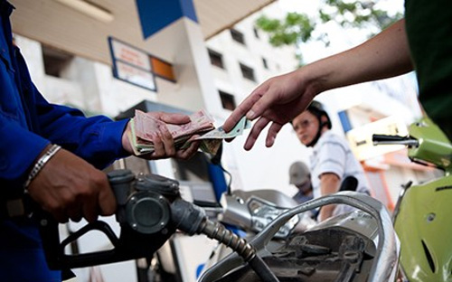 Đây là lần giảm giá thứ 4 tính từ đầu năm của mặt hàng xăng dầu.<br>