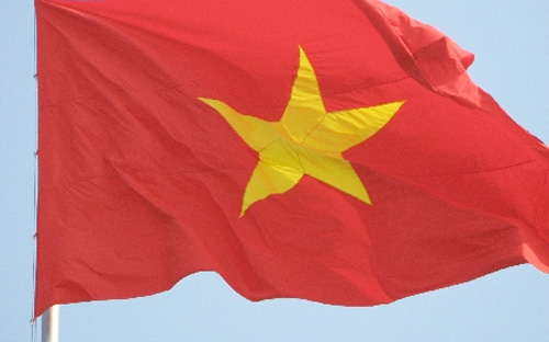 Theo một phương án, sau khi Quốc hội làm lễ chào cờ, thì chủ tọa phiên họp mời lần lượt Chủ tịch nước, Chủ tịch Quốc hội, Thủ tướng Chính phủ, Chánh án Tòa án Nhân dân Tối cao lên bục danh dự, tuyên thệ trước quốc kỳ.