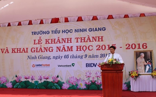 Lễ khai giảng năm học mới và khánh thành Trường tiểu học Ninh Giang - ngôi trường Vietcombank tài trợ 15 tỷ đồng cùng các tổ chức khác xây dựng.<br>