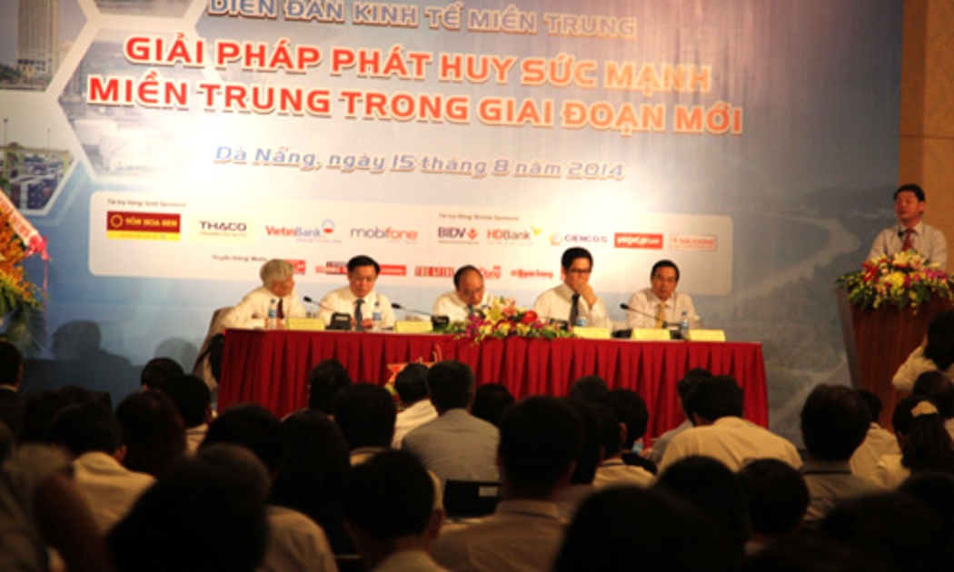Diễn đàn Kinh tế Miền Trung với sự tham gia của các chính khách, nhà quản lý, chuyên gia kinh tế và đông đảo doanh nhân, diễn ra tại Đà Nẵng ngày 15/8.