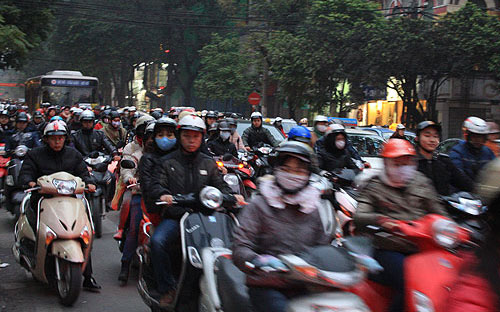 Đại biểu Dương Trung Quốc cho rằng bên cạnh 
những chế tài để bảo đảm cho sự phát triển bền vững của nội đô thì phải 
có những giải pháp, chính sách để hướng sự cư trú của người dân ra một 
không gian rộng lớn còn lại.