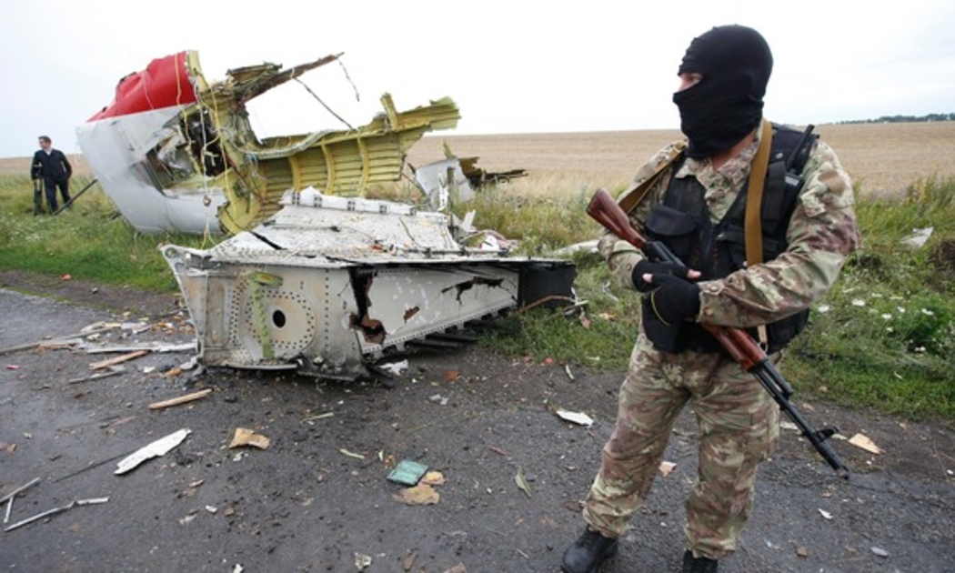 Quân ly khai hiện vẫn đang nắm quyền kiểm soát khu vực MH17 rơi.
