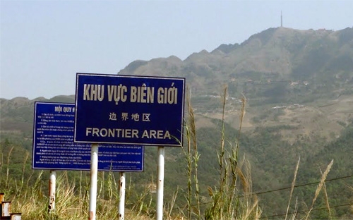 Đối với thị trấn, thị xã, thành phố, khu du lịch, dịch vụ, đơn vị hành 
chính - kinh tế đặc biệt, khu kinh tế khác được mở ra có liên quan đến 
khu vực biên giới thì người nước ngoài được tạm trú tại cơ sở lưu trú và
 thực hiện việc khai báo tạm trú theo quy định của luật.