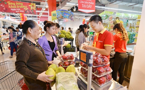 Hai siêu thị VinMart khai trương ngày 17/1/2015 nằm tại khu đô thị sinh thái Vinhomes Riverside, quận Long Biên và khu đô thị Văn Quán, quận Hà Đông.