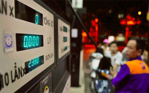 Những điều chỉnh khác nhau về giá, thời điểm áp dụng giá mới của các doanh nghiệp xăng dầu là có, và là dấu hiệu cho thấy có sự cạnh tranh.