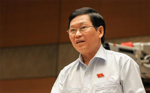 Đại biểu Tô Văn Tám cho rằng có sự mâu thuẫn ngay trong chính dự thảo luật về quyền đối với họ, tên.