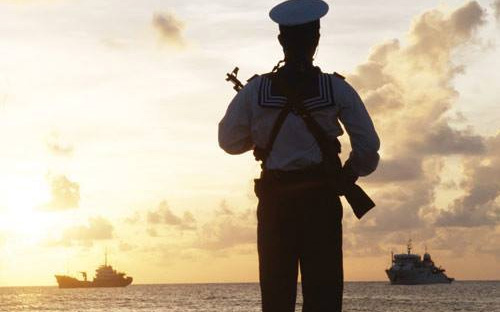 <span class="fbPhotosPhotoCaption" tabindex="0" id="fbPhotoSnowliftCaption"><span class="hasCaption">Chiến sĩ hải quân Việt Nam tại quần đảo Trường Sa. </span></span>Đợt mua sắm vũ khí lớn nhất của Việt Nam trong thời gian gần đây là mua 6
 tàu ngầm lớp Kilo hiện đại từ Nga. Động thái này cho phép hải quân Việt
 Nam tăng cường sức mạnh trước sự phát triển nhanh chóng của hải quân 
Trung Quốc.