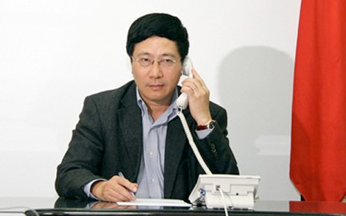 Phó thủ tướng - Bộ trưởng Ngoại giao Phạm Bình Minh điện đàm với Bộ trưởng Ngoại giao Trung Quốc Vương Nghị - Ảnh: VGP/Hải Minh.