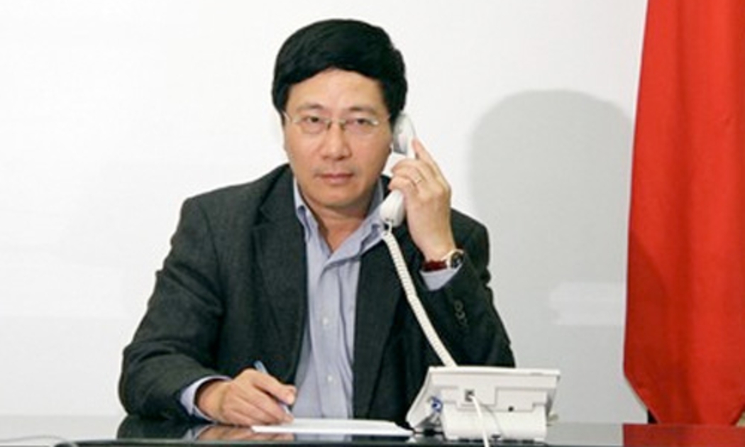 Phó thủ tướng - Bộ trưởng Ngoại giao Phạm Bình Minh điện đàm với Bộ trưởng Ngoại giao Trung Quốc Vương Nghị - Ảnh: VGP/Hải Minh.
