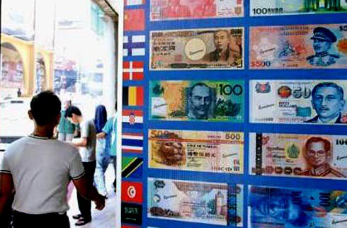 Việc Trung Quốc hạ mạnh tỷ giá đồng Nhân dân tệ vào ngày 11/8 đã buộc chính phủ của nhiều nước châu Á khác phải hành động tương tự để bảo vệ xuất khẩu. <br>