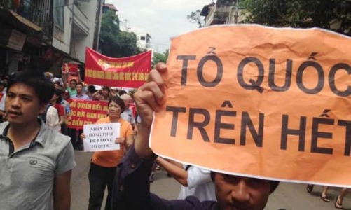 Người dân Bắc, Trung, Nam tuần hành phản đối Trung Quốc