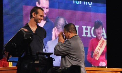 “Không đợi kinh tế phục hồi mới chìa tay giúp nhau”