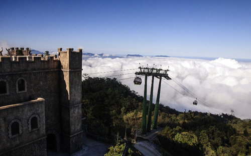 Tổng cục Du lịch Việt Nam đã trao giải “Điểm tham quan du lịch hàng đầu Việt Nam” cho Bà Nà Hills, vào ngày 8/7 vừa qua.<br>