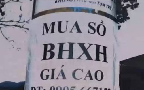 Rao vặt mua sổ bảo hiểm xã hội tại Đà Nẵng. Tình trạng mua bán sổ bảo hiểm xã hội khá phổ biến ở một số khu công nghiệp thuộc địa phương này, dẫn đến nhiều hệ lụy khác nhau - Ảnh: VTV 1.<br>