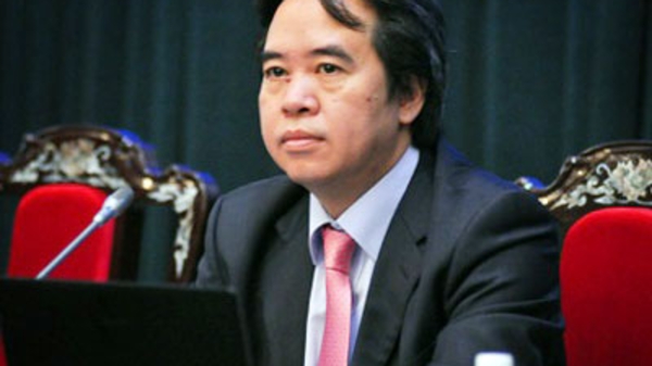 Ngân hàng Nhà nước “vừa đấm vừa xoa” nợ xấu?