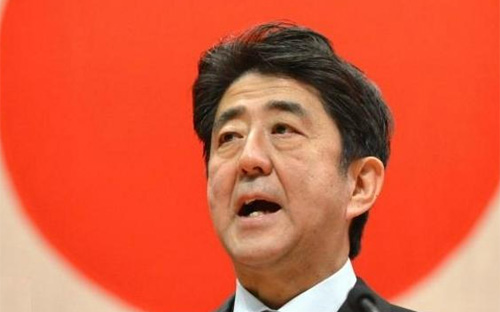 Thủ tướng Nhật Bản Shinzo Abe đã đưa ra các tuyên bố ủng hộ Philippines và Việt Nam trong tranh 
chấp lãnh thổ với Trung Quốc trên biển Đông.