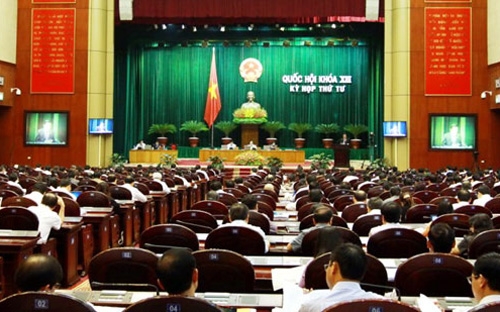 Chủ tịch Quốc hội Nguyễn Sinh Hùng định hướng, hoạt động giám sát nên 
tập trung vào các nội dung đang được triển khai theo tinh thần Hiến 
pháp,&nbsp; như cải cách thể chế, quyền con người, quyền công dân… Bên cạnh 
đó là vấn đề hội nhập kinh tế quốc tế để phục vụ tổng kết nhiệm kỳ.