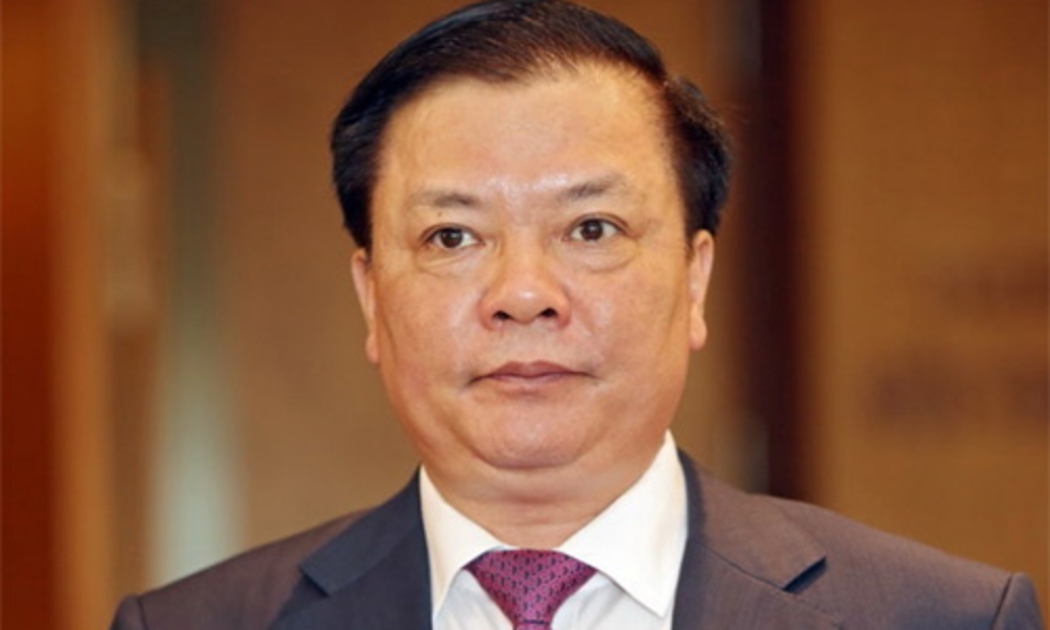 Với tấm bằng tốt nghiệp Học viện Tài chính, ông Dũng từng làm việc với tư cách là một kế toán cho doanh nghiệp đến quản lý tài chính ở Bộ Xây dựng. Ông cũng từng là chủ tịch rồi bí thư tỉnh thành, rồi từng là Tổng kiểm toán Nhà nước, trước khi ngồi ghế Bộ trưởng Tài chính - Ảnh: TT.