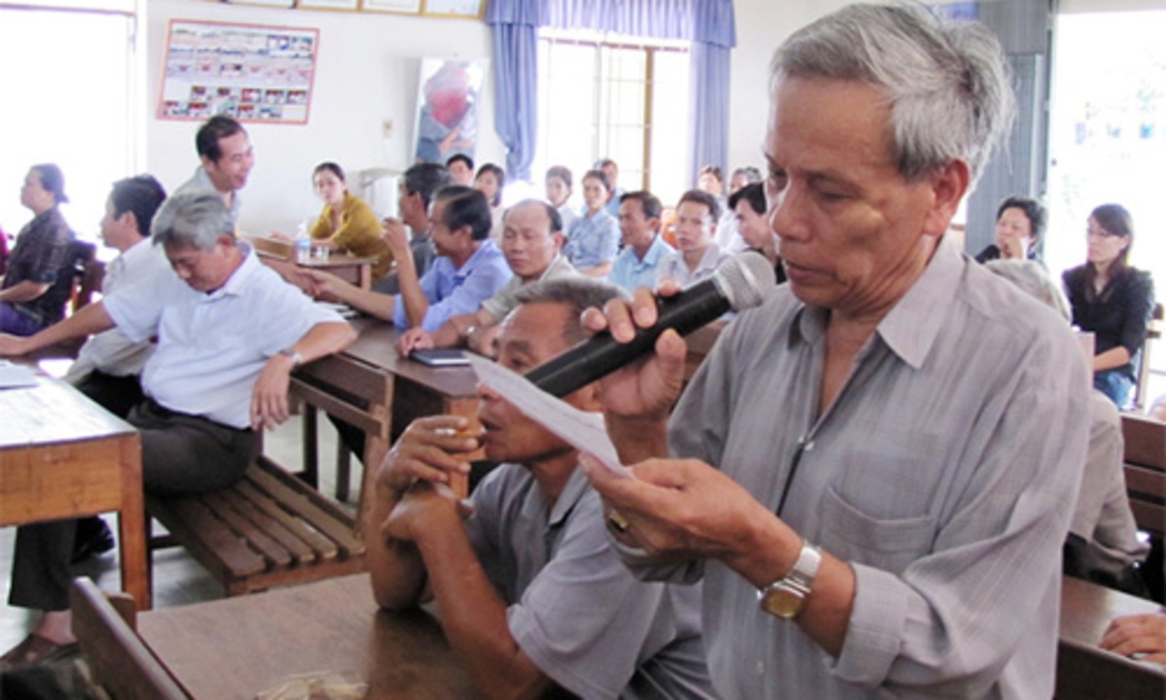 Cử tri tại địa phương nêu kiến nghị trong một cuộc gặp gỡ đại biểu Quốc hội - Ảnh: Báo Bình Phước.<br>