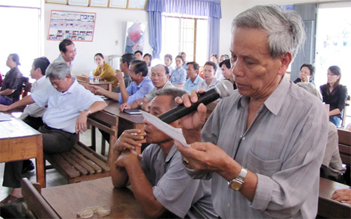 Cử tri tại địa phương nêu kiến nghị trong một cuộc gặp gỡ đại biểu Quốc hội - Ảnh: Báo Bình Phước.<br>