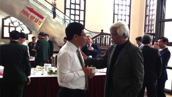 Nhật ký nghị trường: Ngày đầu cập rập