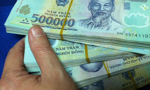 Vẫn liên quan đến những ứng xử với nợ công cần được luật hóa, dự thảo 
Luật Kiểm toán Nhà nước (sửa đổi) vừa được gửi tới các vị đại biểu cũng 
đã bổ sung đối tượng kiểm toán là “cơ quan quản lý, sử dụng nợ công” cho
 phù hợp với yêu cầu nhiệm vụ kiểm toán nợ công - Ảnh: V.H.