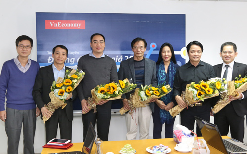 Các diễn giả tham dự buổi phỏng vấn trực tuyến tại tòa soạn VnEconomy.<br>