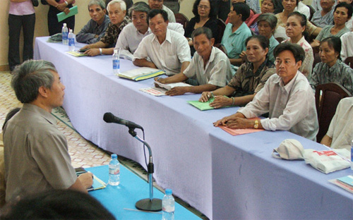 Một buổi tiếp công dân của cơ quan công quyền. <br>