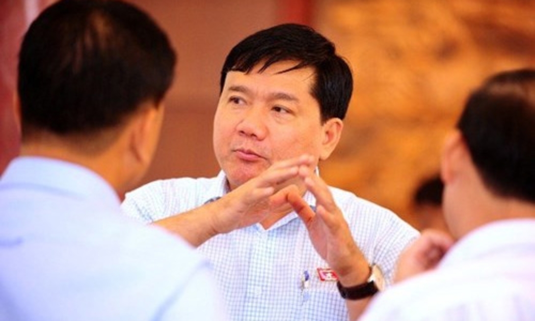 Bộ trưởng Bộ Giao thông Vận tải Đinh La Thăng (giữa) - Ảnh: Pháp luật Tp.HCM.