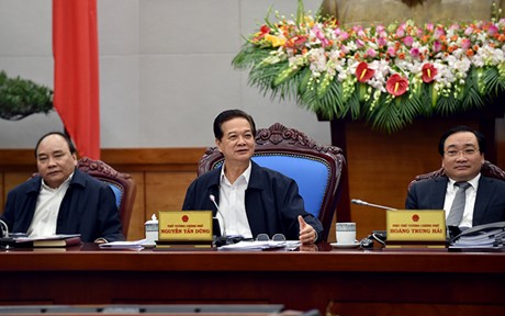 Thủ tướng lưu ý, bức tranh kinh tế trong tháng 1/2015 đã khởi sắc và khí thế hơn, nhưng năm 2015 nổi lên vấn đề giá dầu thô thế giới giảm mạnh, thấp hơn so với mức dự báo khi tính toán các chỉ tiêu vĩ mô, cân đối thu chi ngân sách như đã trình Quốc hội. <br>