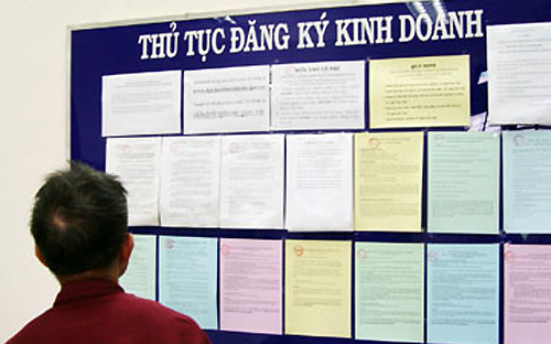 Vẫn là sự quan tâm về thực hiện quyền tự do kinh doanh ngành nghề pháp 
luật không cấm của công dân đã được hiến định, song làm sao để vừa đảm 
bảo quyền tự do kinh doanh mà vẫn đáp ứng được yêu cầu quản lý nhà nước 
đang là vấn đề còn nhiều băn khoăn.