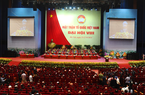 Mặt trận Tổ quốc Việt Nam góp ý xây dựng Đảng, giám sát hoạt động của tổ chức Đảng, đảng viên và phản biện xã hội đối với đường lối, chính sách của Đảng là vấn đề lớn còn có ý kiến khác nhau trong quá trình hoàn thiện dự thảo Luật Mặt trận Tổ quốc Việt Nam (sửa đổi) - Ảnh: ĐĐK.<br>