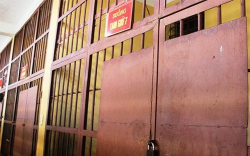 Một trong các vấn đề được nhiều vị đại biểu quan tâm là hệ thống tổ chức nhiệm vụ, quyền hạn của cơ quan có thẩm quyền trong tạm giữ, tạm giam - Ảnh: Vietnam Plus.<br>