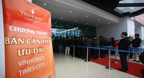 Với giá từ gần 3 tỷ đến hơn 4 tỷ đồng/căn, Times City hiện là một trong 
số ít dự án tại Hà Nội đáp ứng được gần như “trọn gói” nhu cầu cư dân: 
từ bệnh viện, trường học liên cấp, trung tâm thương mại, khu vui chơi 
giải trí, cảnh quan cây xanh, mặt nước, an ninh... 