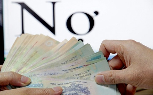 Nhiều ý kiến nhận xét, việc giải quyết nợ xấu ngày càng chủ động hơn, nợ xấu đã giảm dần. Tuy nhiên, một số vị đại biểu khác lại cho rằng, về bản chất, nợ xấu vẫn chưa giảm, tỉ lệ còn cao, tiềm ẩn nhiều rủi ro, việc xử lý nợ xấu còn khó khăn, nhất là về thủ tục phát mại tài sản, khả năng xử lý nợ của VAMC còn hạn chế. <br>