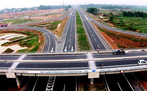Các tuyến cao tốc đang hút hàng chục ngàn tỷ đồng từ các ngân hàng thương mại.<br>