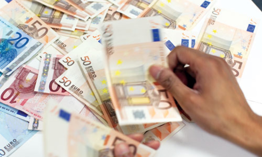Hai đồng ngoại tệ được SSI điểm lại là Euro và Yên Nhật, đã giảm rất mạnh so với VND trong năm 2014.