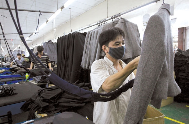 Việt Nam bắt đầu từ nền kinh tế chợ quê tới kinh tế mặt phố và cho đến hiện nay là “mon men” vào nền kinh tế siêu thị. Tất cả những giai đoạn này đều ghi nhận sự phát triển nội lực của doanh nghiệp tư nhân.