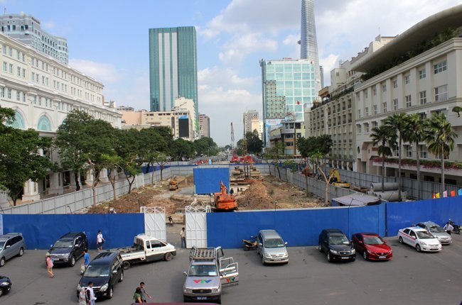Chi đầu tư phát triển ngày càng chiếm tỉ lệ nhỏ trong chi ngân sách nhà nước, làm dấy lên lo ngại về nợ công - Ảnh: TBKTSG.