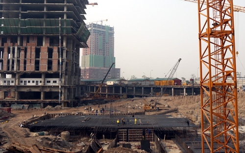 Dư luận đã đề cập đến một điểm gây 
tranh cãi trong Thông tư 16. Đó là quy định có thể chọn một trong hai 
cách tính diện tích căn hộ: theo tim tường hoặc thông thủy.