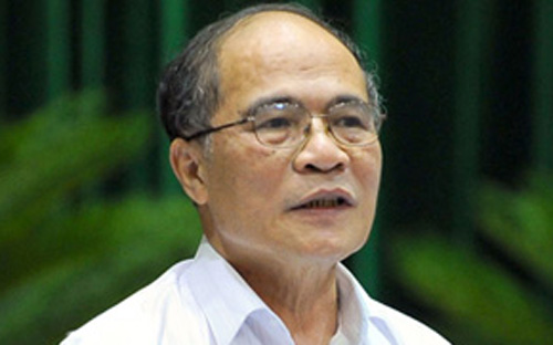 Nhấn mạnh tình trạng hiện nay phải vay để đảo nợ và sang năm nợ công dự kiến đến 64%, Chủ tịch Quốc hội đặt câu hỏi, đến năm 2106 lấy gì mà bội chi, mà đầu tư cho phát triển?